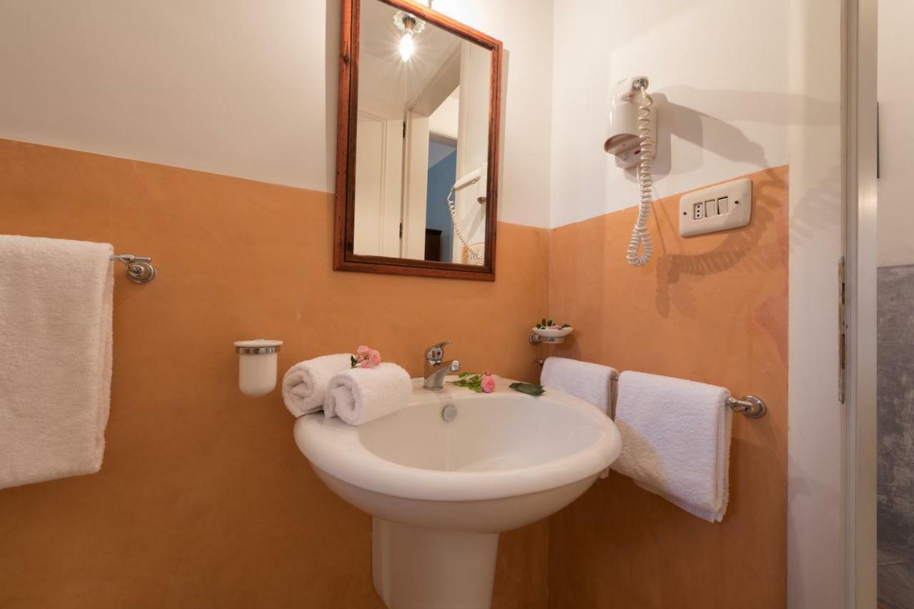 Palazzo Laura Bed & Breakfast มอร์ชาโน ดิ เลอูกา ภายนอก รูปภาพ